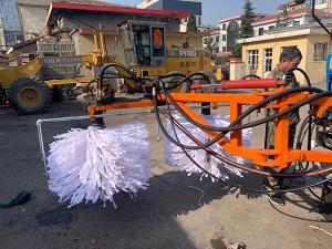 2020年11月11日山西省晉中市昔陽縣公路管理段與河南都市機械設備有限公司合作，在宋段長王隊長凌師傅的精心安排指導下與喬主任祝師傅的積極努力，成功研制出了加寬雙護欄板600mm護欄清洗機